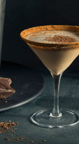 Cócteles Románticos para Brindar este Día de los Enamorados: Chocolate Martini 💕🍹